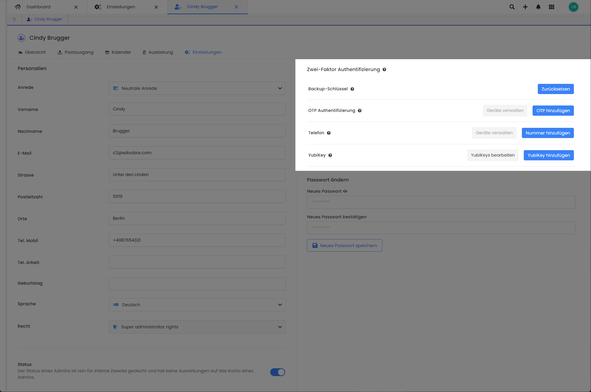 Der Screenshot zeigt die Benutzeroberfläche von edoobox, dem Online-Buchungssystem. Geöffnet ist das Adminprofil von Cindy Brugger. Hervorgehoben sind die vier verschiedenen Optionen zur Zwei-Faktor-Authentifizierung mit verschiedenen Methoden wie Backup-Schlüssel, OTP, Telefon und Yubikey.