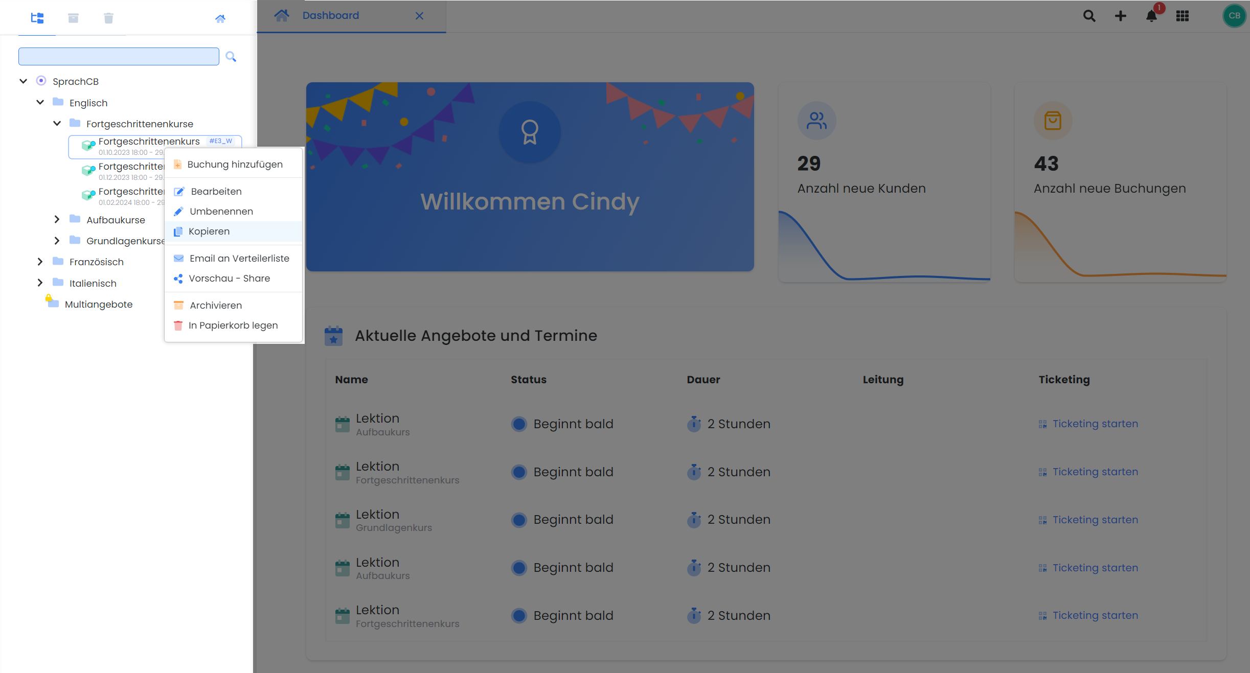 Dieser Screenshot zeigt das Dashboard von edoobox, dem Online-Buchungssystem. Es wird die Seitennavigation mit dem Angebotsbaum hervorgehoben und gezeigt, wie im Kontextmenü ein bereits bestehendes Angebot kopiert werden kann.