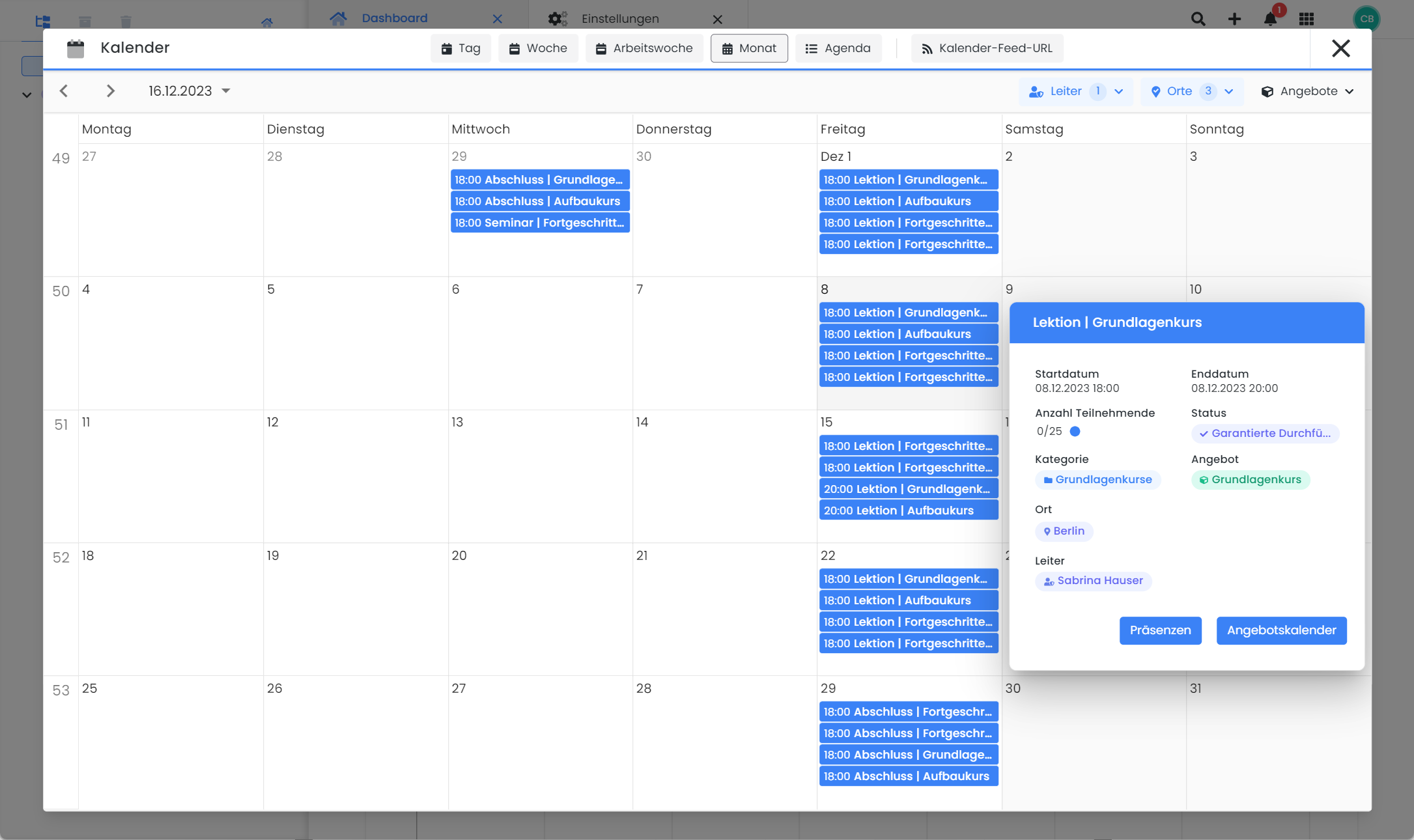 The image shows the calendar area of edoobox, the online booking system, with a monthly overview of various course dates. A detailed window can be seen for a selected basic course, showing the start and end date, number of participants, category, offer, course leader and location.
