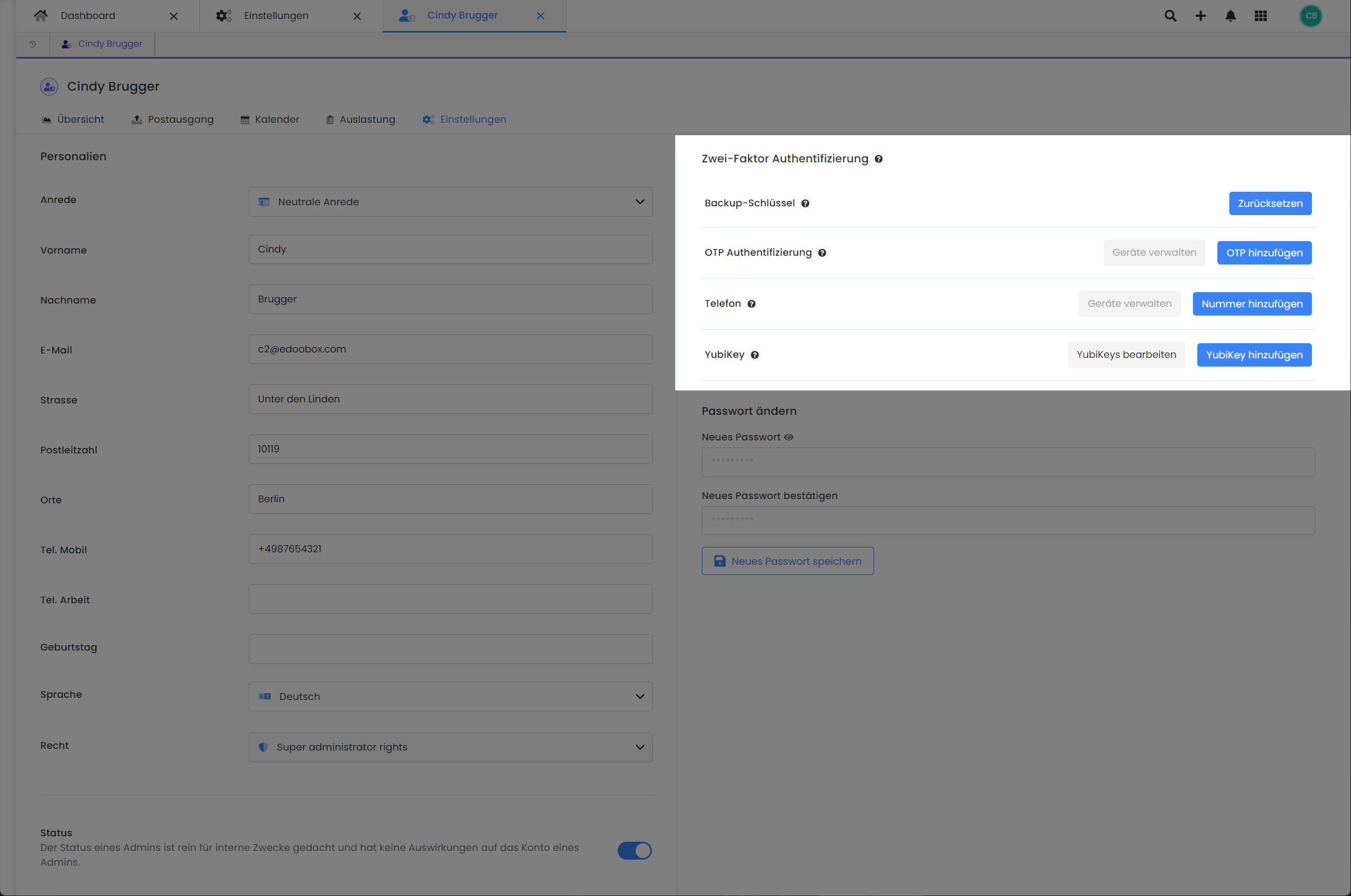 La capture d'écran montre l'interface utilisateur d'edoobox, le système de réservation en ligne. Le profil d'administration de Cindy Brugger est ouvert. Les quatre options d'authentification à deux facteurs sont mises en évidence, avec différentes méthodes comme la clé de sauvegarde, l'OTP, le téléphone et la Yubikey.